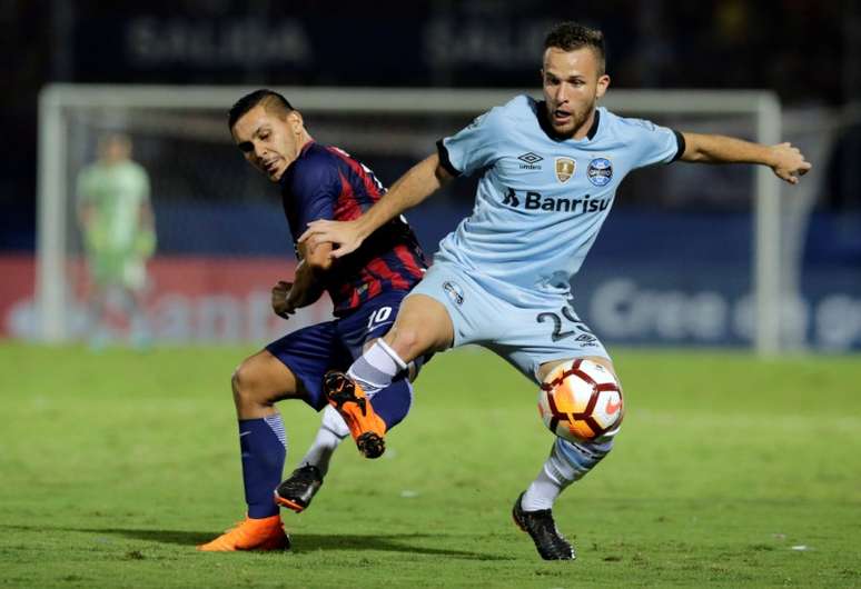 Arthur em jogo do Gr&ecirc;mio contra o Cerro Porte&ntilde;o 
 17/4/2018      REUTERS/Jorge Adorno 