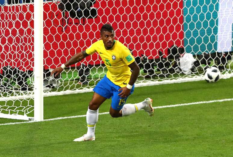 Paulinho marcou um gol pelo Brasil na Copa contra a Sérvia