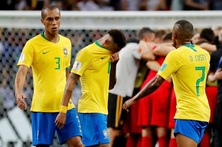 Jogadores brasileiros após eliminação para a Bélgica na Copa do Mundo