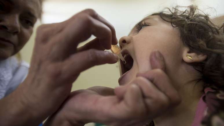 Especialistas alertam para a necessidade de reforço à atenção com as vacinas previstas no Calendário Nacional de Vacinação