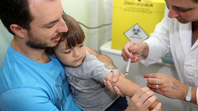 A segunda dose da vacina contra polio, a VIP, Vacina Inativada Poliomielite, que tem injetada uma dose aos 15 meses e outra aos 4 anos de idade