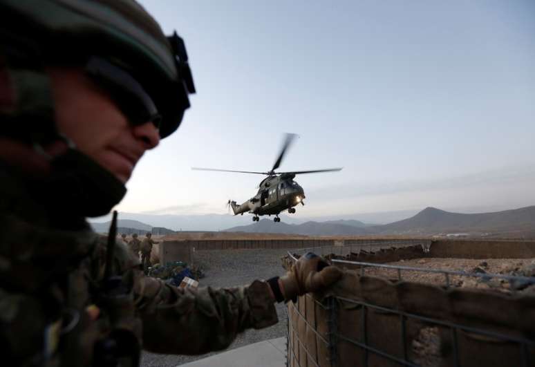 Helicóptero britânico em Cabul, no Afeganistão