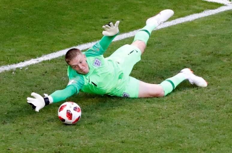 Goleiro da Inglaterra Jordan Pickford faz defesa durante partida contra a Suécia na Copa do Mundo
07/07/2018 REUTERS/David Gray