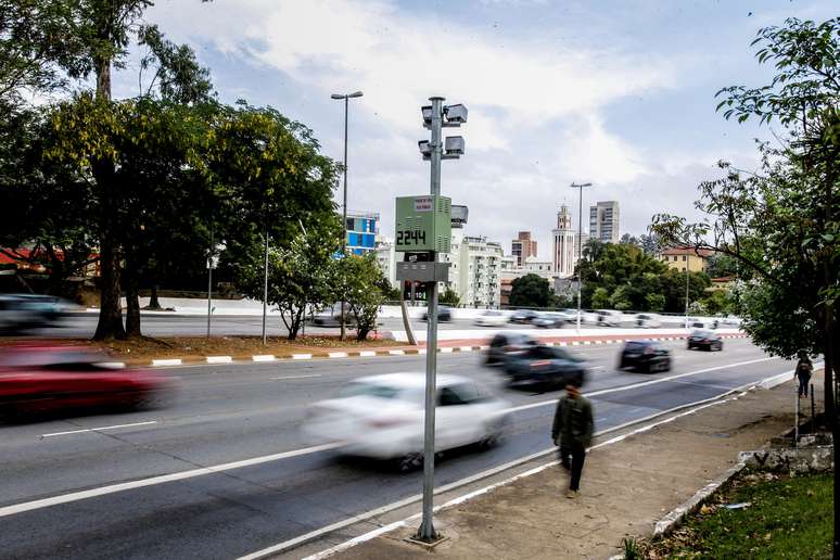 Acidente ocorreu na noite de sexta no Morumbi