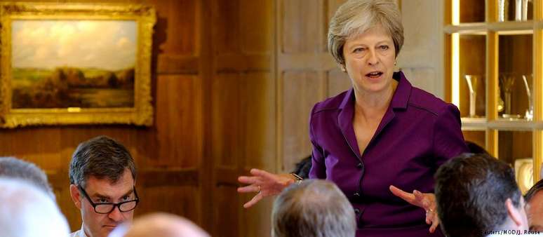Em busca de um consenso, May e ministros estiveram reunidos na casa de campo da premi&ecirc; em Chequers