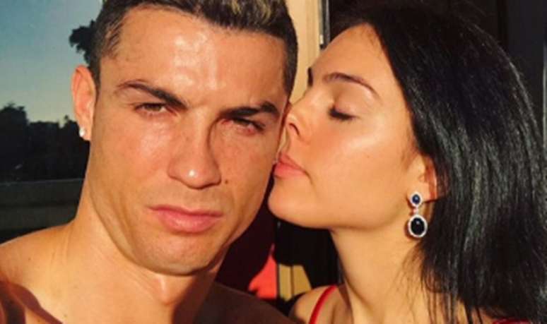 Cristiano Ronaldo com a bela namorada Georgina Rodr&iacute;guez: a intimidade exposta nas redes sociais vai virar um programa