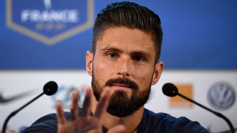 Giroud, durante coletiva da França (Foto: AFP/FRANCK FIFE)