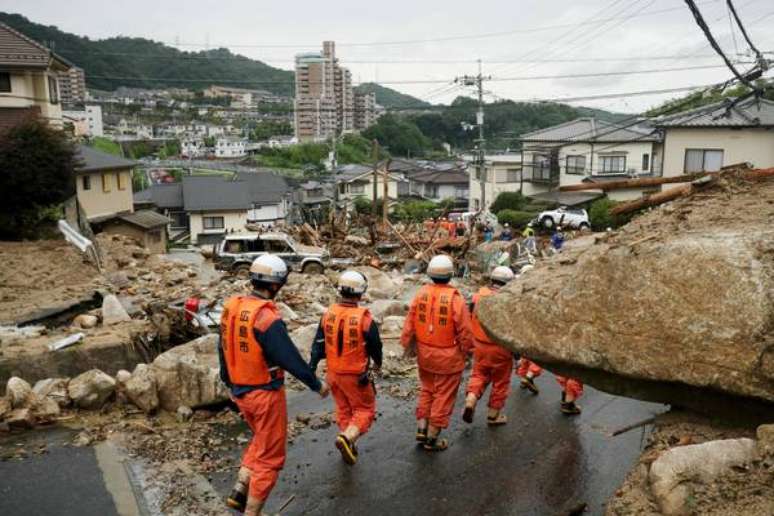 Destruição provocada por chuvas no Japão