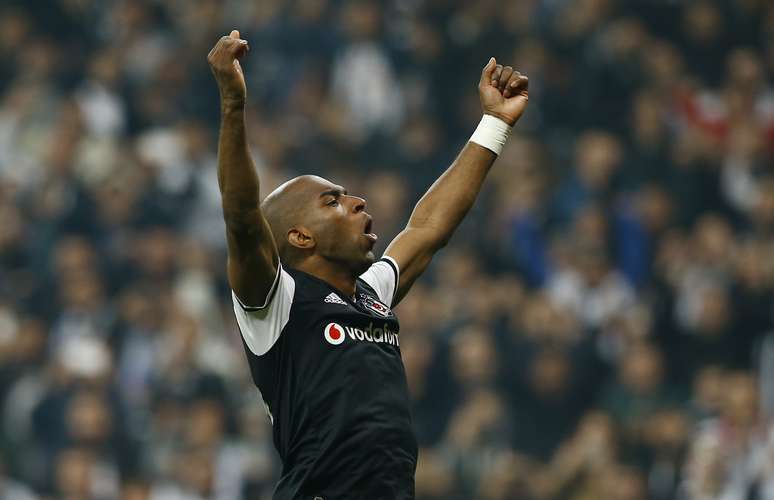 Atacante holandês, Ryan Babel, que está atualmente no Besiktas, deve fechar com o Flamengo