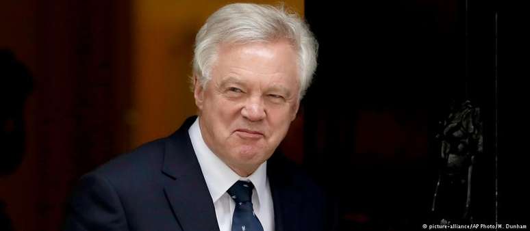 Negociador-chefe do Reino Unido para o Brexit, David Davis, renunciou no domingo (08/07)