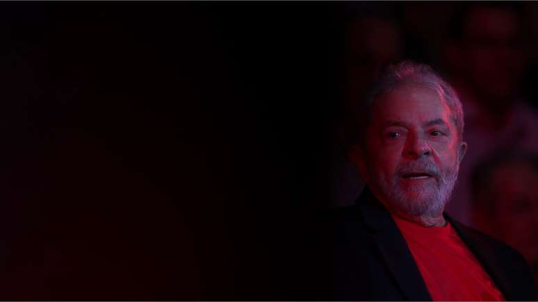 Lula est&aacute; preso h&aacute; tr&ecirc;s meses, condenado a 12 anos e 1 m&ecirc;s por corrup&ccedil;&atilde;o passiva e lavagem de dinheiro