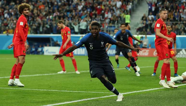 Umtiti abre o placar para a França