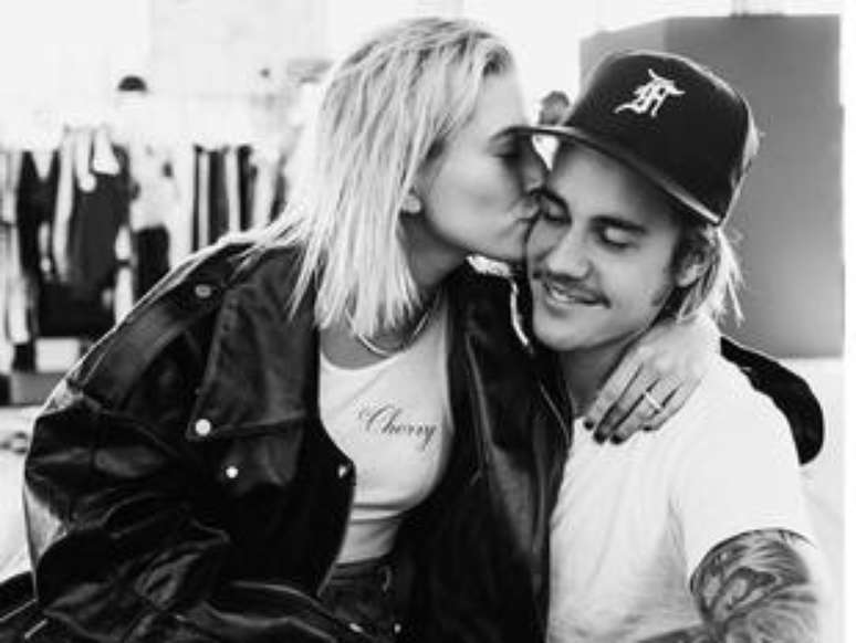 Justin Bieber fez post no Instagram anunciando seu noivado com a modelo Hailey Baldwin