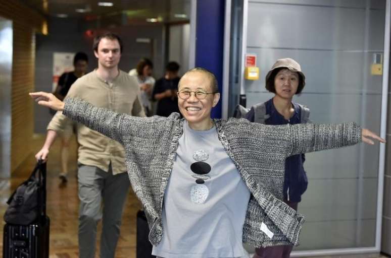 Liu Xia, viúva do dissidente político e vencedor do Nobel da Paz chinês Liu Xiaobo, chega ao aeroporto de Helsinque, na Finlândia 10/07/2018 Lehtikuva/Jussi Nukari via REUTERS 