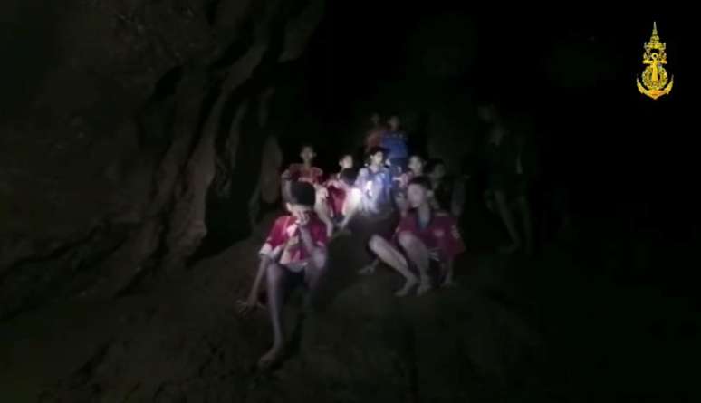 Meninos tailandeses encontrados em caverna inundada. Marinha da Tailândia/Divulgação via Reuters