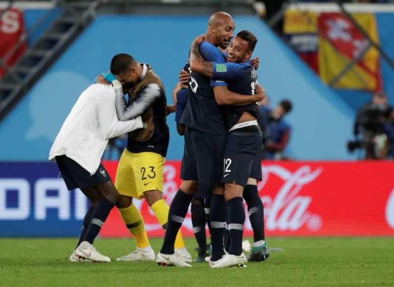 Jogadores da Fran&ccedil;a comemoram classifica&ccedil;&atilde;o para a final da Copa do Mundo ap&oacute;s vit&oacute;ria sobre a B&eacute;lgica
10/07/2018 REUTERS/Henry Romero 