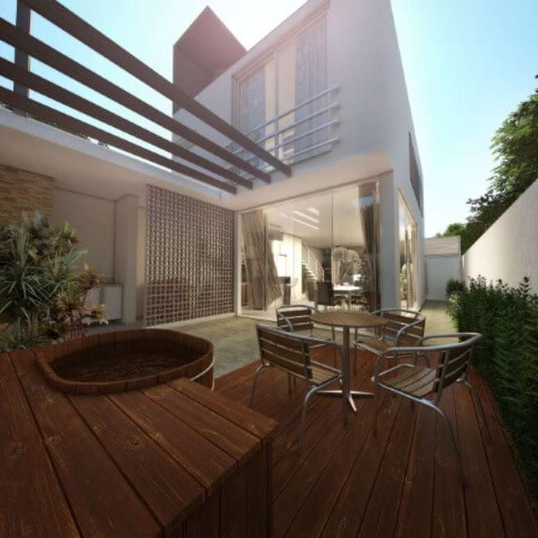 22. Deck de madeira externo com ofur&ocirc;. Projeto de Hip&oacute;lito de Oliveira