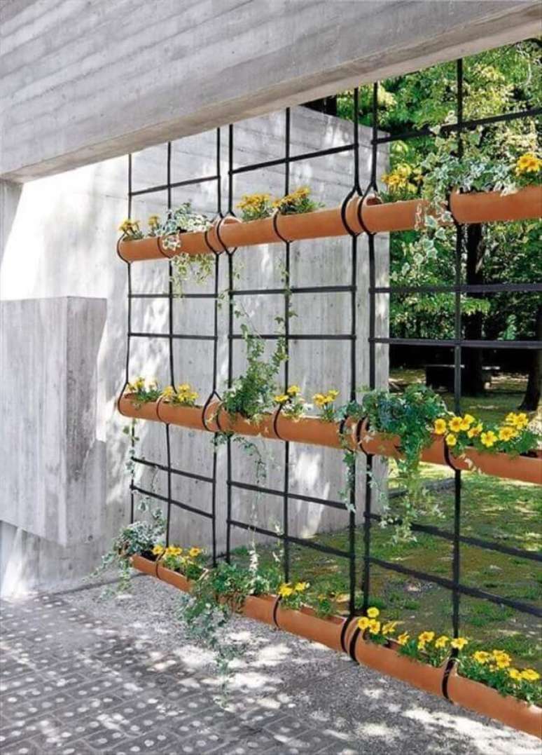 25. Um jardim vertical tamb&eacute;m pode se transforma em um lindos modelos de divis&oacute;rias
