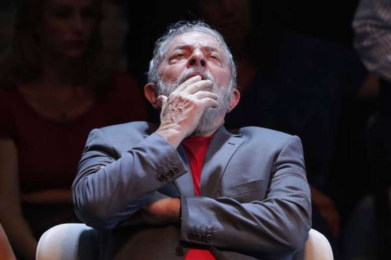 Lula cumpre pena de 12 anos de prisão em Curitiba