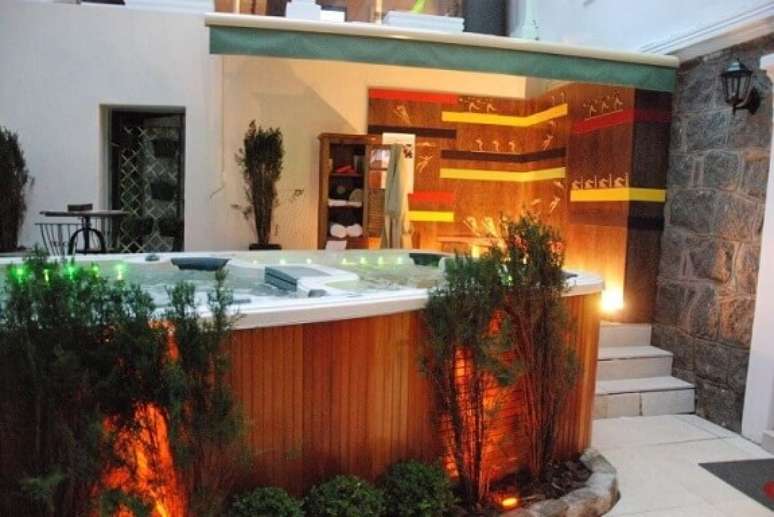 2. Ofur&ocirc; externo com revestimento de madeira