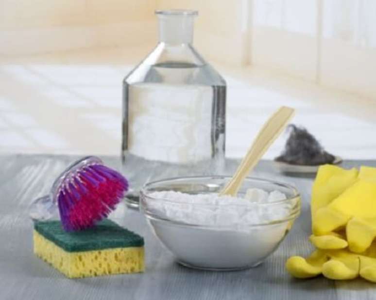 29 -O álcool e o Bicarbonato de sódio são muito utilizados como ingredientes de produtos de limpeza caseiro.