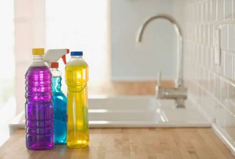 26 – Os produtos de limpeza caseiro não causam alergias por não possuir substâncias químicas em sua composição.