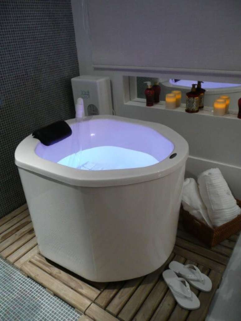 5. Ofur&ocirc; vitoriano com luzes internas e piso de madeira. Projeto de Nathalia Alberoni