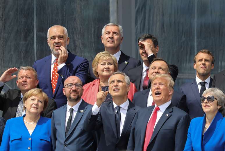 Líderes de países da Otan posam para foto oficial em Bruxelas 11/07/2018 Ludovic Marin/Pool via Reuters