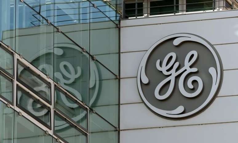 Logo da General Electric em prédio da empresa
15/11/2017 REUTERS/Arnd Wiegmann