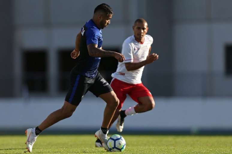 Aguirre foi um destaques da equipe alvinegra no jogo-treino desta quarta-feira (Vitor Silva / SS Press / BFR)