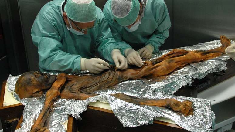Pesquisadores vasculham múmia em busca de indícios da alimentação