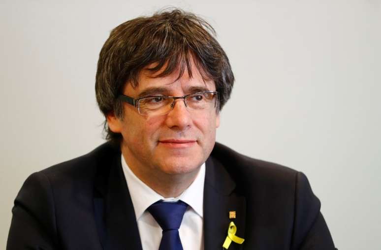 Ex-líder da Catalunha Carles Puigdemont durante reunião em Berlim, na Alemanha