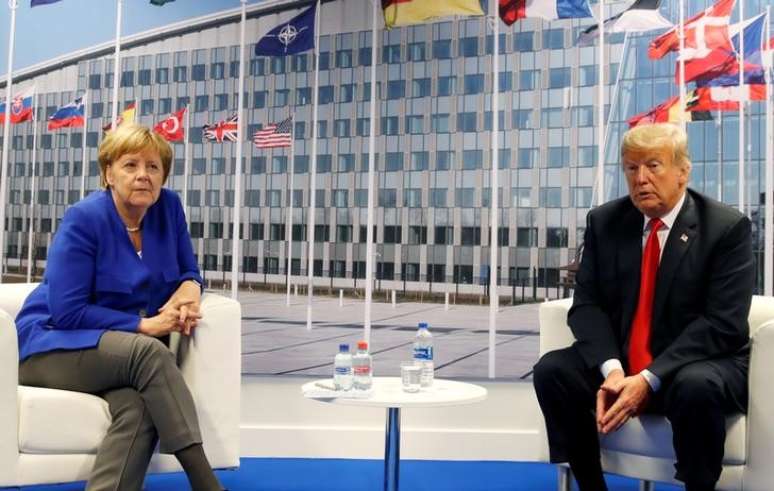 Presidente dos EUA, Donald Trump, e chanceler alemã, Angela Merkel 11/07/2018 REUTERS/Kevin Lamarque