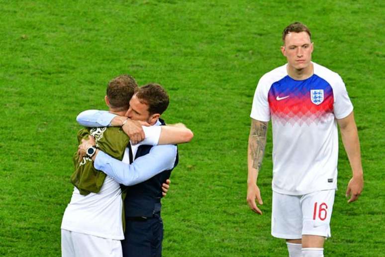 Southgate consola Henderson após derrota da Inglaterra (Foto: Mladen Antonov / AFP)