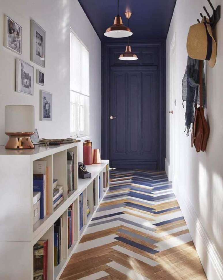 42. Muitas vezes o hall residencial &eacute; um pequeno corredor