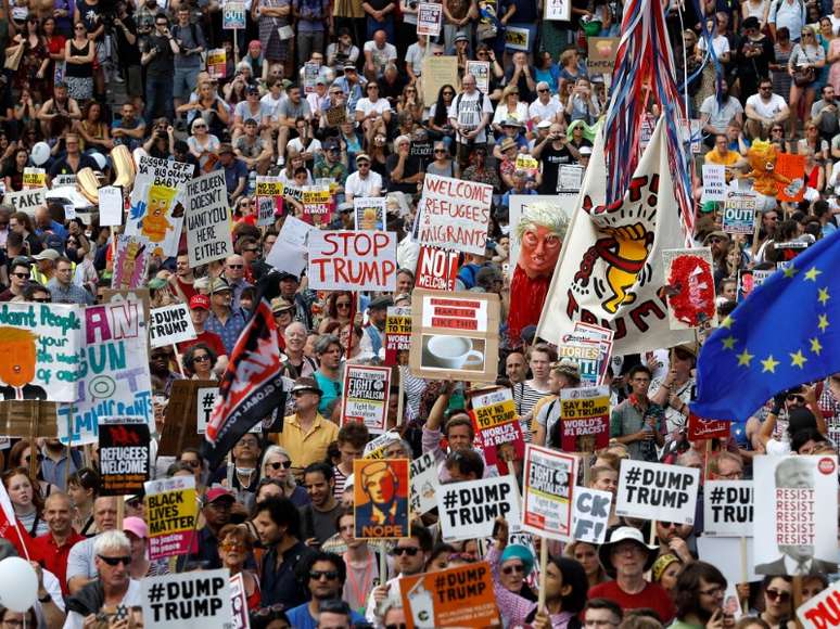 Manifestantes protestam contra o presidente dos EUA, Donald Trump, na regi&atilde;o central de Londres
13/07/2018
REUTERS/Simon Dawson