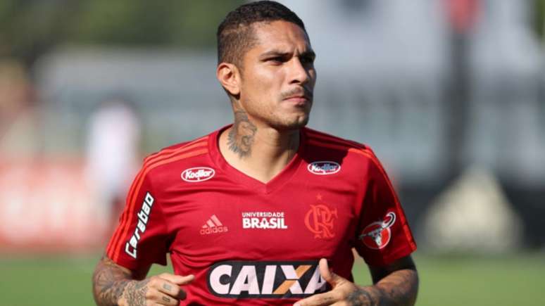 Paolo Guerrero se recusou a soprar o bafômetro em uma blitz da Lei Seca (Foto: Gilvan de Souza/Flamengo)