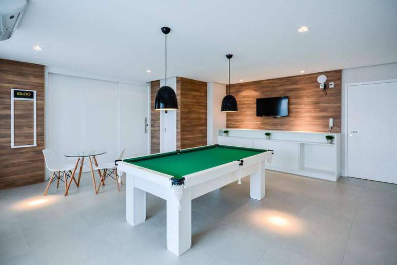 7. Sala de jogos para decora&ccedil;&atilde;o de dia dos pais com mesa de sinuca branca