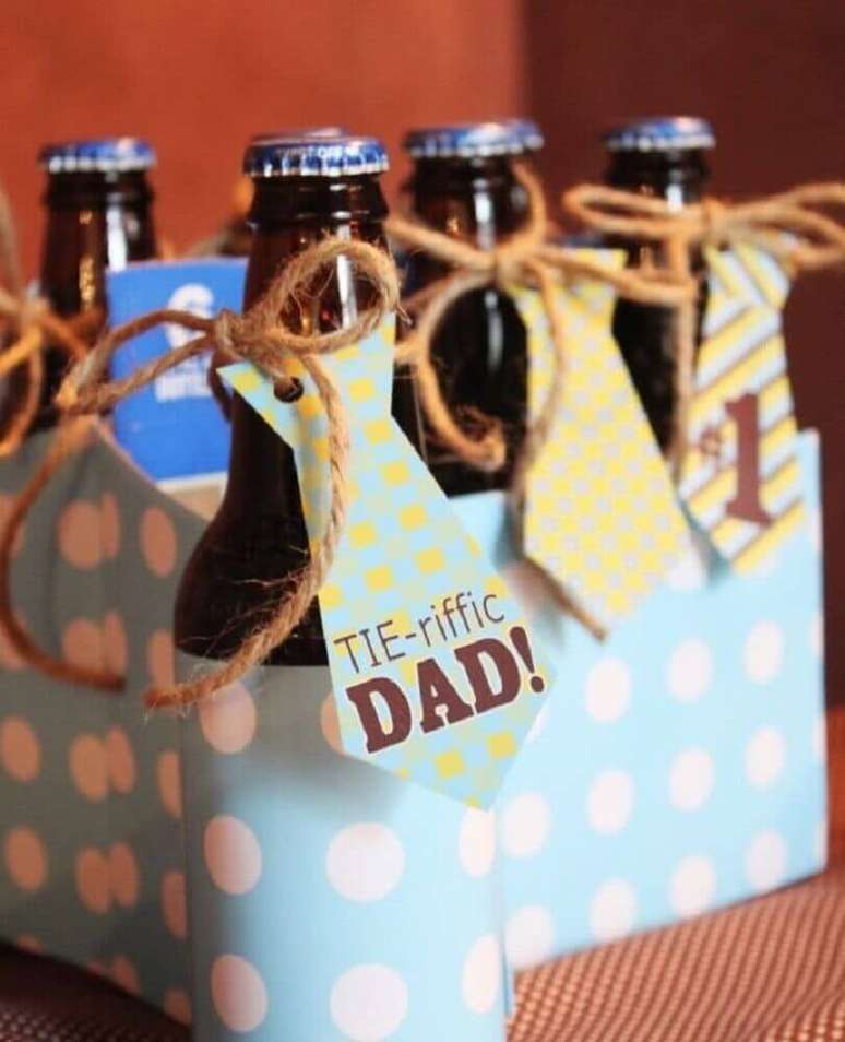 24. Mais uma ideia de garrafinhas personalizadas para a decora&ccedil;&atilde;o de dia dos pais