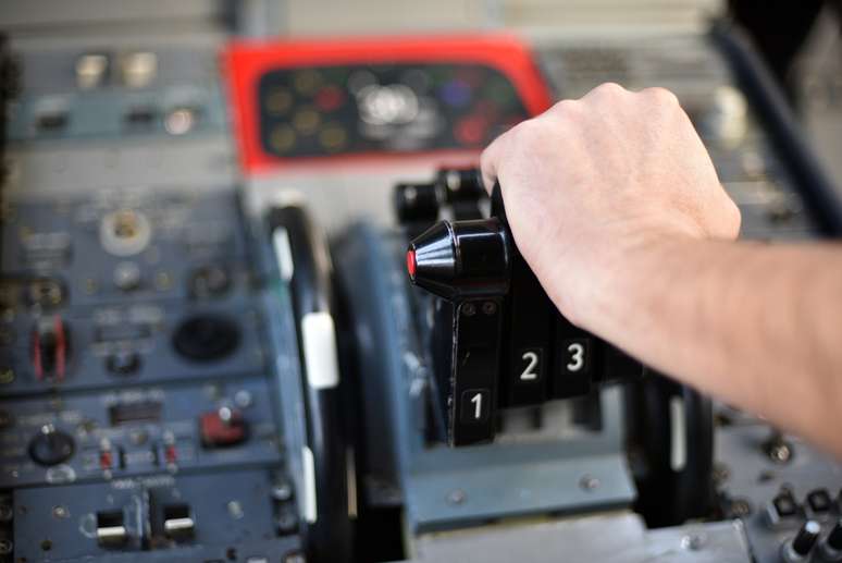 No fim do ano passado, havia 41 mulheres no Pa&iacute;s com licen&ccedil;a para pilotar um avi&atilde;o comercial, ou 0,86% do total dos profissionais, segundo dados da Anac