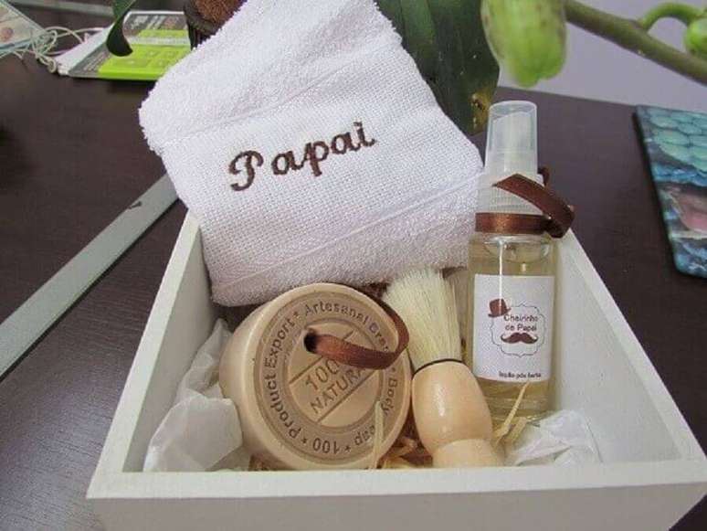 38. N&atilde;o h&aacute; pai que n&atilde;o gosta de ganhar um lindo kit de barba como presente de dia dos pais