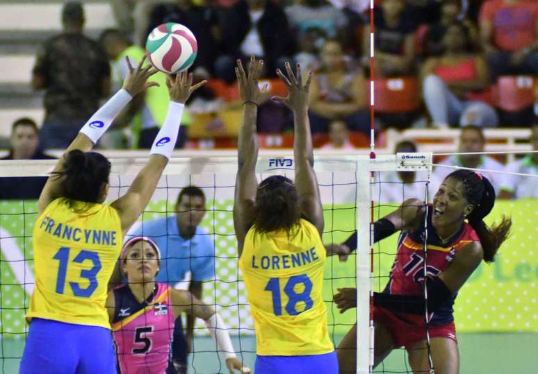 Brasileiras perderam para República Dominicana na semifinal neste sábado.