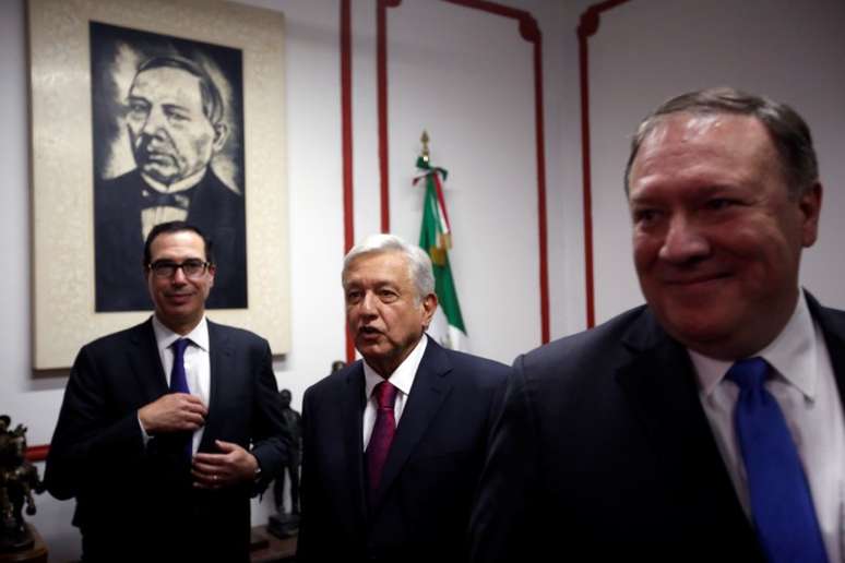 Secretários de Estado, Mike Pompeo, e do Tesouro, Steven Mnuchin, dos EUA antes de encontro com o presidente eleito do México, Andrés Manuel López Obrador, na Cidade do México
13/07/2018 REUTERS/Carlos Jasso