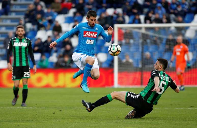 Jorginho em jogo do Napoli contra Sassuolo
 31/3/2018     REUTERS/Ciro De Luca 