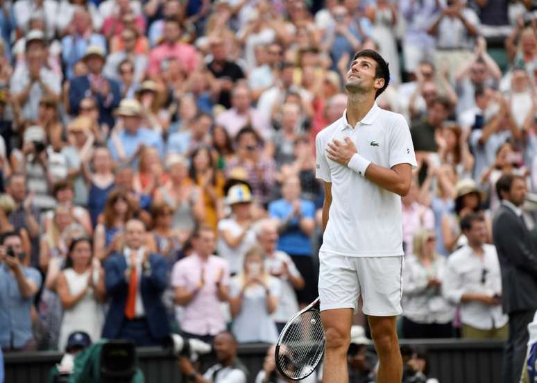 Djokovic comemora vitória sobre Nadal 
      REUTERS/Toby Melville 