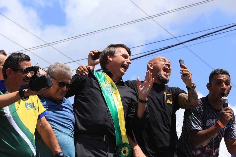 O pré candidato à presidência da República, Jair Bolsonaro (PSL), faz campanha na cidade de Marabá (PA), na última quinta-feira (12).