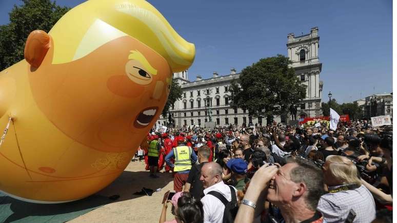 Protesto na capital inglesa teve balçao com "bebê Trump"