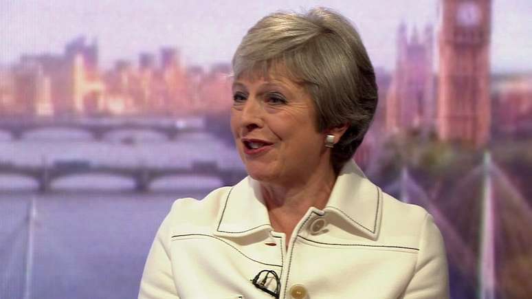 A primeira-ministra Theresa May falou ao programa do jornalista Andrew Mar neste domingo, 15