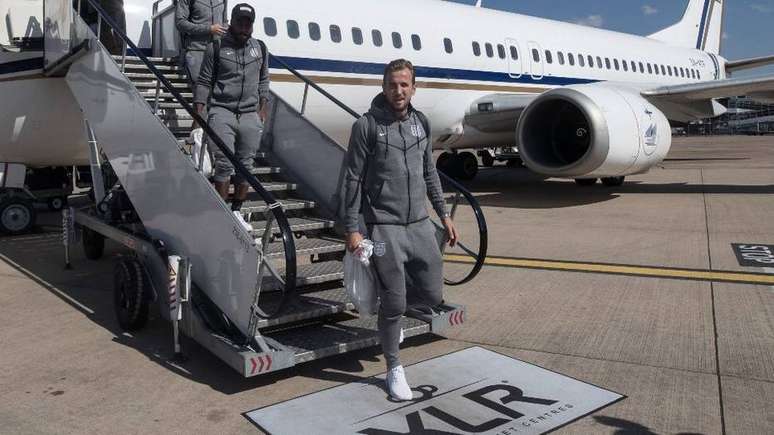 Kane desembarca com a seleção inglesa em Birmingham.