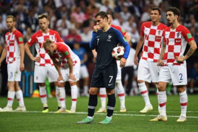 Griezmann cobrou o pênalti que recolocou a França em vantagem na partida (Foto: KIRILL KUDRYAVTSEV / AFP)